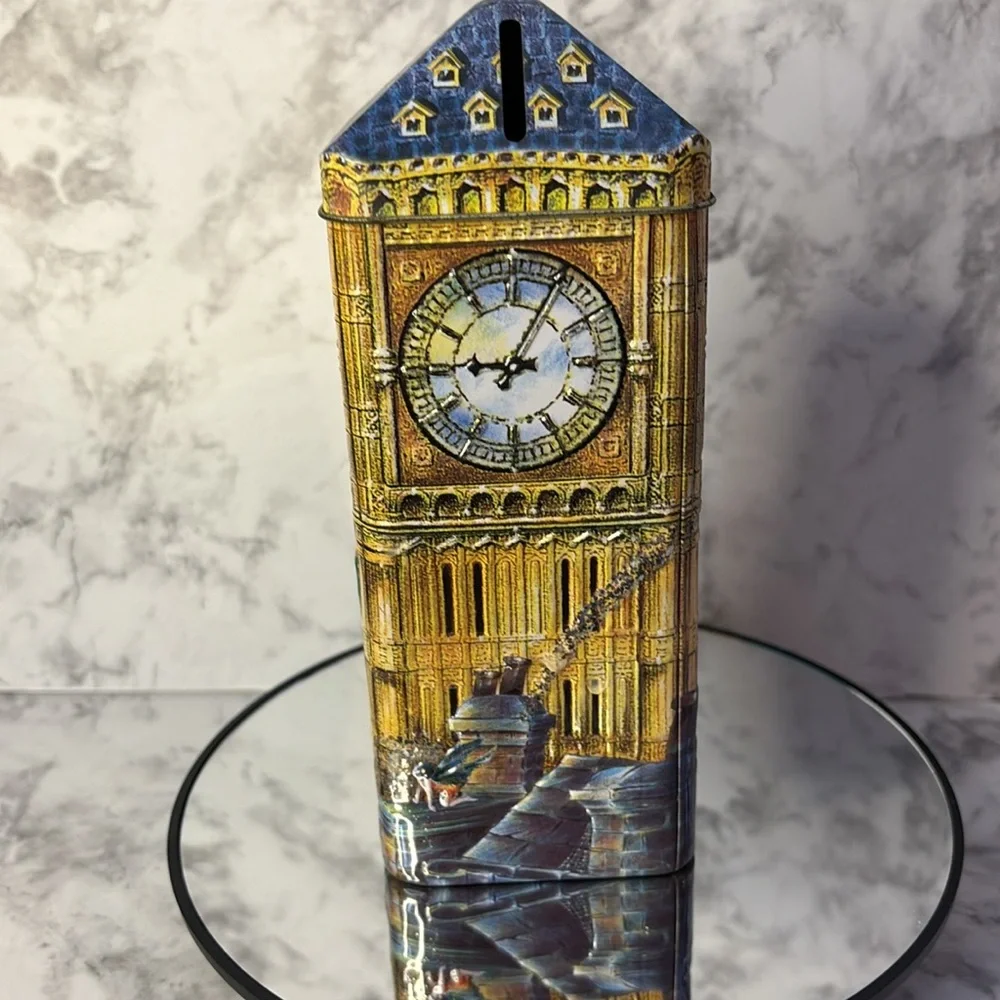 Peter Pan embossed Tin bank - Picture 2 of 8